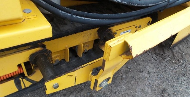 Мини укладчик асфальта на гусеничном ходу TP411